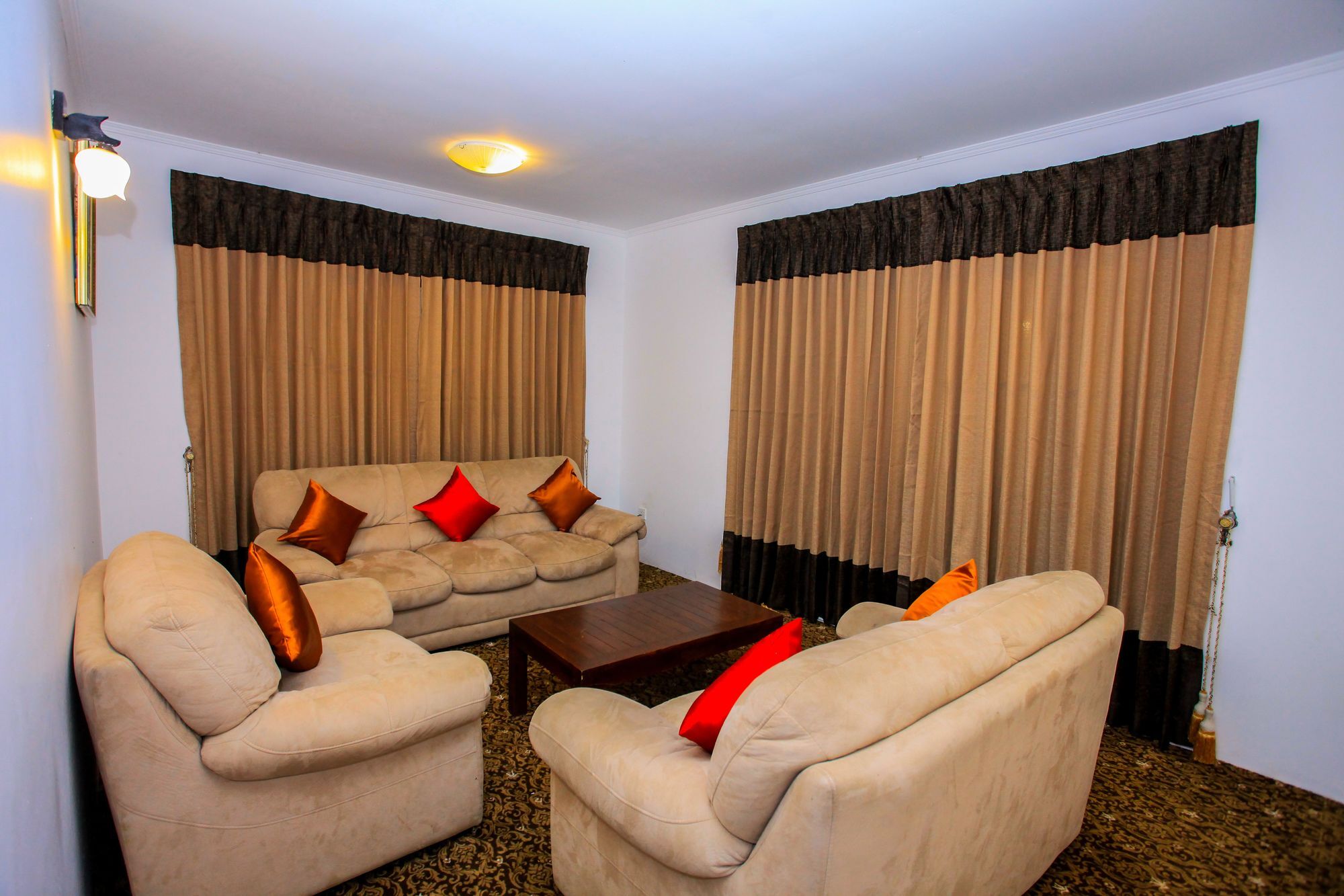 La Cottage Boutique Hotel & Restaurant นูวาราเอลิยา ภายนอก รูปภาพ