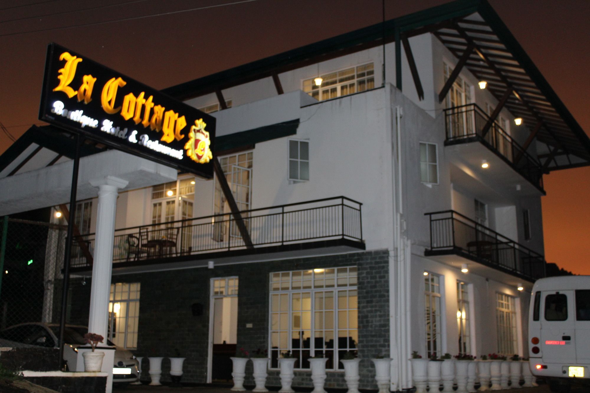 La Cottage Boutique Hotel & Restaurant นูวาราเอลิยา ภายนอก รูปภาพ